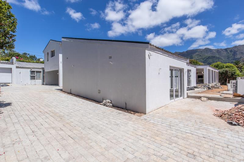 5 Bedroom Property for Sale in Constantia Western Cape
